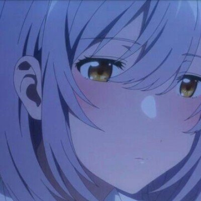 美女COS《巫师3》叶奈法惊艳绝伦 白嫩香肩紫眸勾人